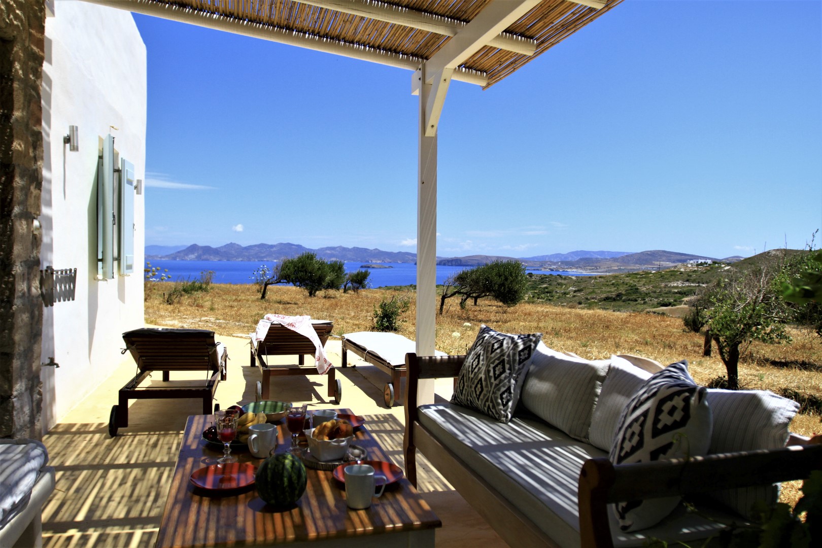 The Olive Tree · Terrace under the pergola, facing the sea
