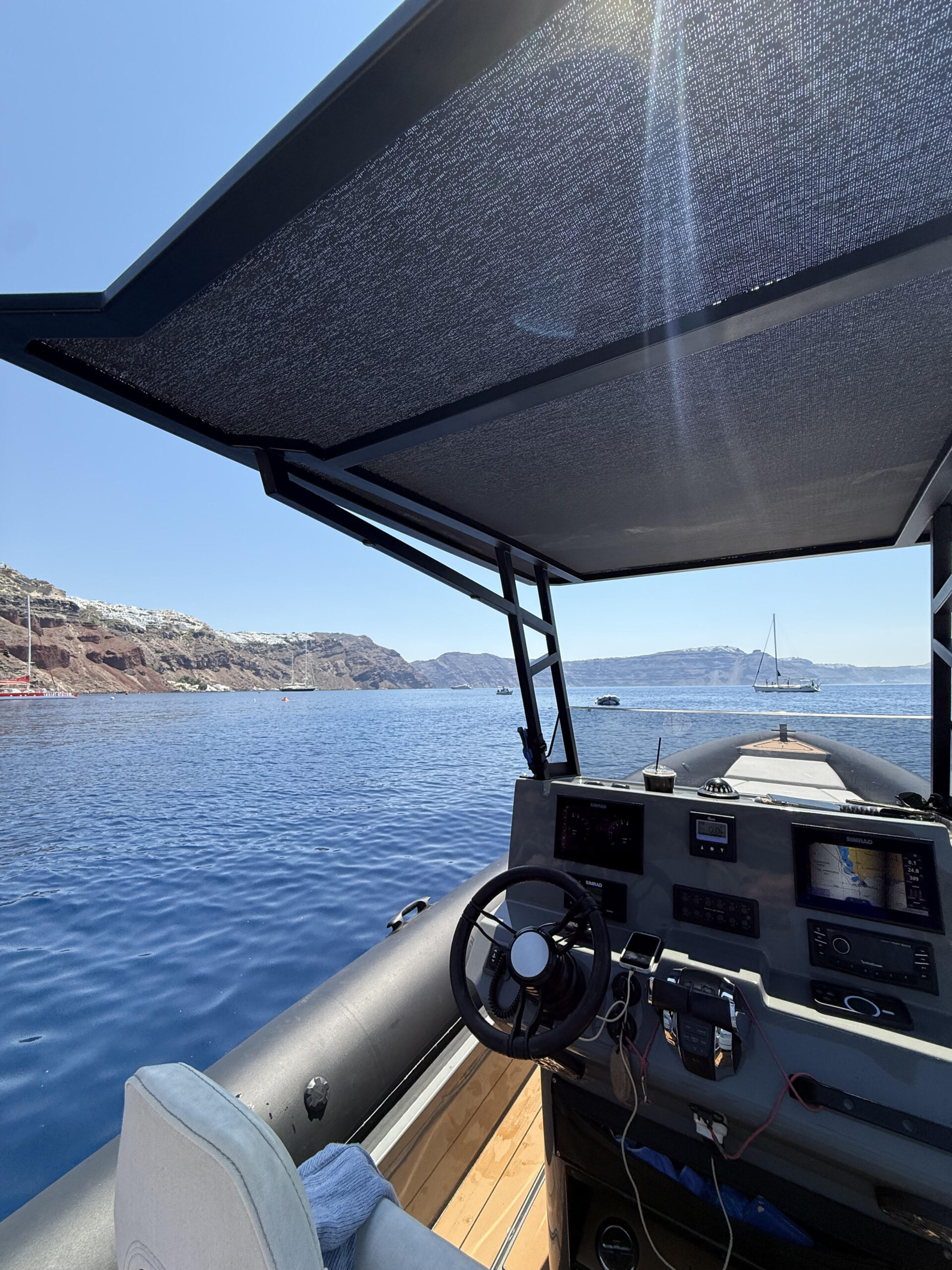 Private boat transfers from Milos to nearby islands
